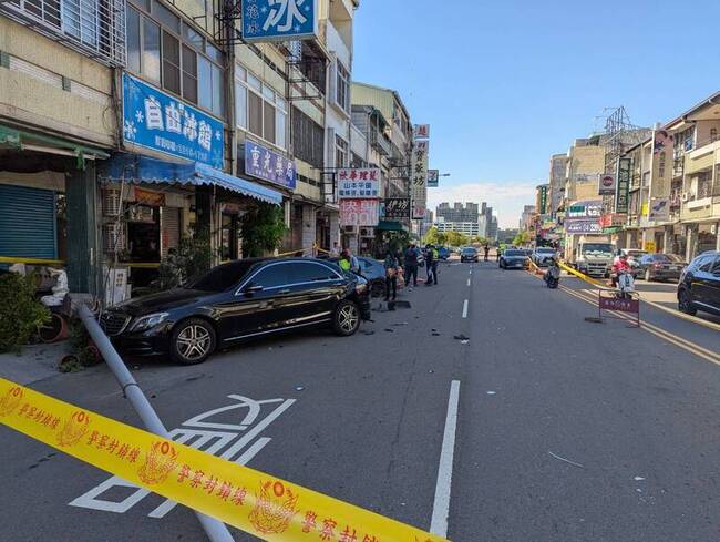 台中自小客車失控撞多車 4人送醫1人命危 | 華視新聞