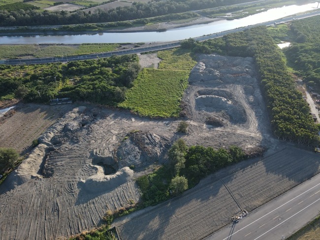 雲林沿海農地遭亂倒廢土  土尾仲介等26人起訴 | 華視新聞