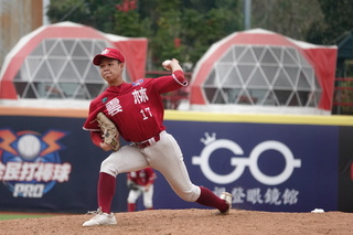 吳柏霆變化球控制佳 雲林縣新北U18賽完封勝闖4強