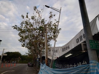 高鐵左營站附近建案深夜地層下陷  初步了解無傷亡