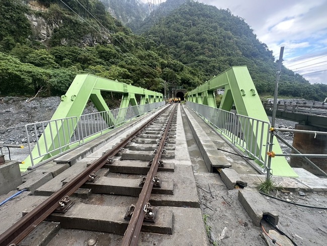 西小清水溪橋重建完成  北迴線12/21恢復雙線通行 | 華視新聞