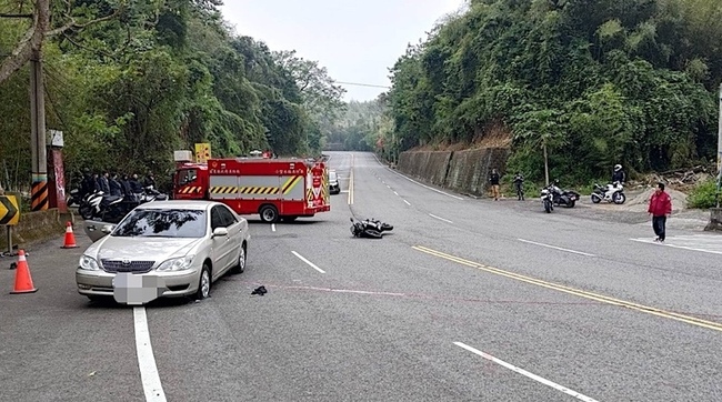 苗縣台3線機車過彎摔車與對向車碰撞  越籍男不治 | 華視新聞