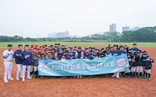 悍動希望公益棒球營 6悍將球員指導棒球技巧