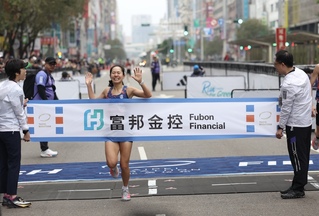 台北馬拉松長跑甜心張芷瑄 半馬破個人最佳封后