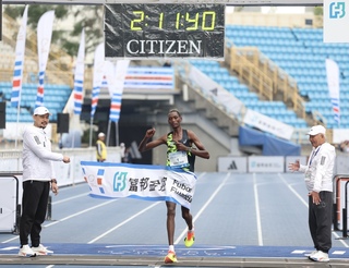 台北馬拉松2.8萬人參與 肯亞好手封王無緣破紀錄
