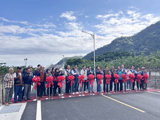 部落居民安全回家路  台東愛國蒲聯外替代道路通車 | 華視新聞