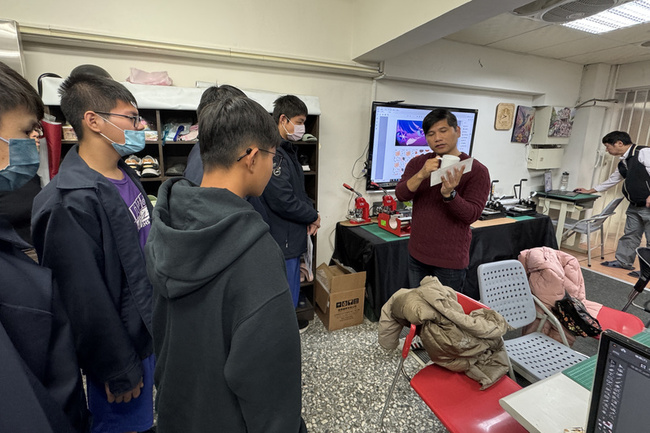 勞發署雲嘉南分署推職訓體驗 助心智障礙生建立自信 | 華視新聞