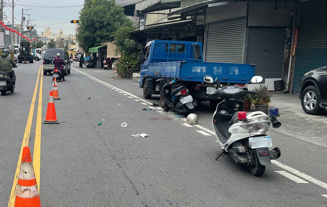 彰化員林7旬翁騎車衝撞路邊小貨車 搶救不治 | 華視新聞