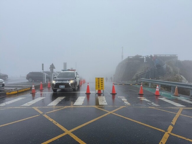 冷氣團發威合歡山水氣足 民眾上山等待降雪 | 華視新聞