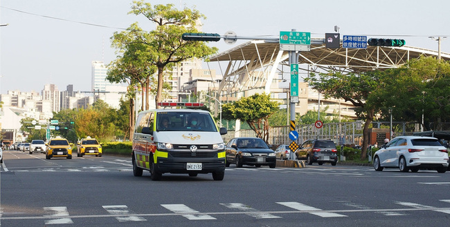 台南建置優先號誌系統 救護車通過路口減少4秒 | 華視新聞