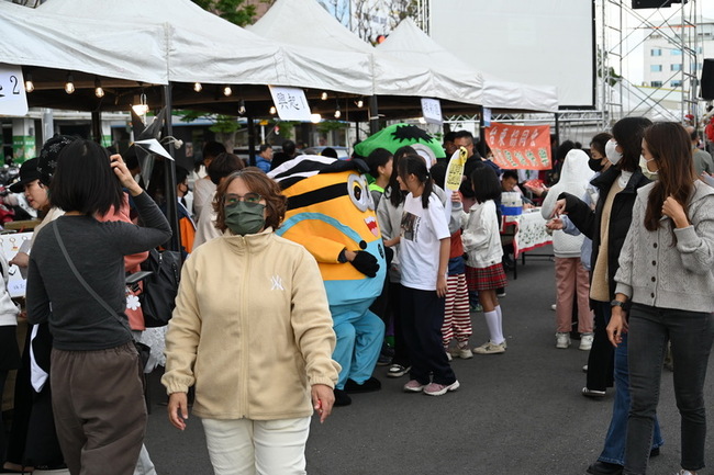 台東耶誕節園遊會登場 南京路增添溫馨氣氛 | 華視新聞