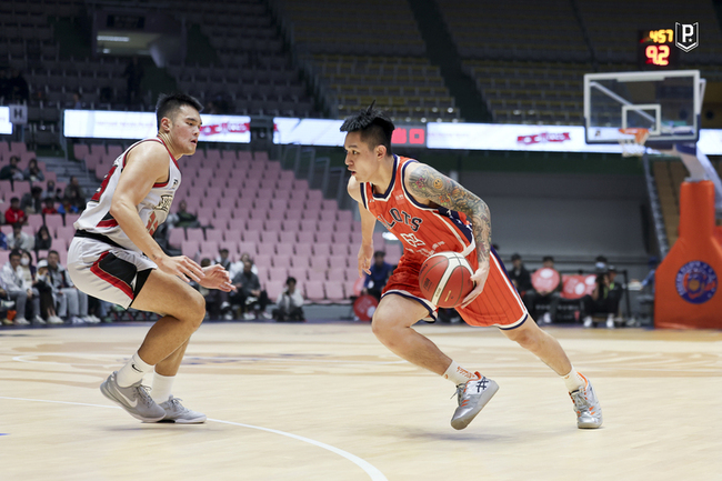 PLG盧峻翔延長賽接管戰局  領航猿險勝鋼鐵人 | 華視新聞