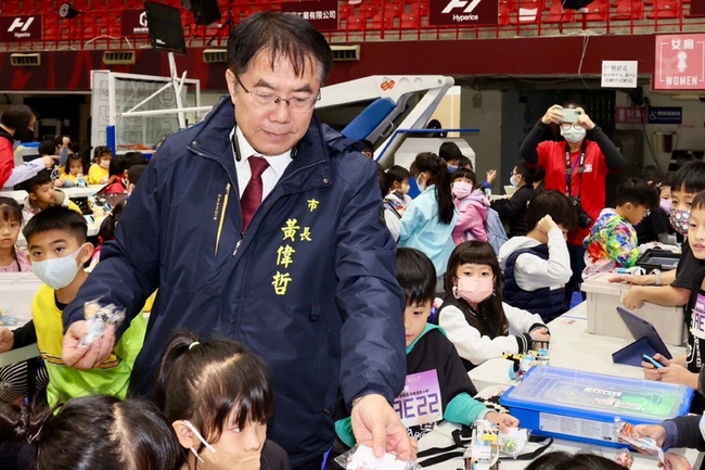 台南市AI機器人創意賽  335隊競技創新高 | 華視新聞