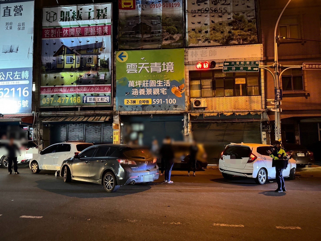 頭份行車糾紛追逐釀事故 警快打部隊到場查獲毒品 | 華視新聞