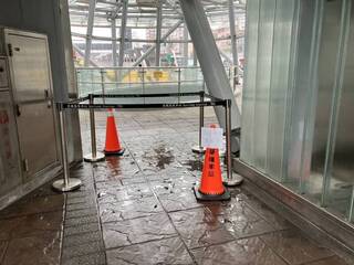 基隆火車站北站廣場天井漏水 台鐵估3週內完成修繕
