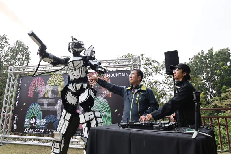 黃偉哲出席龍崎光節空山祭展前記者會