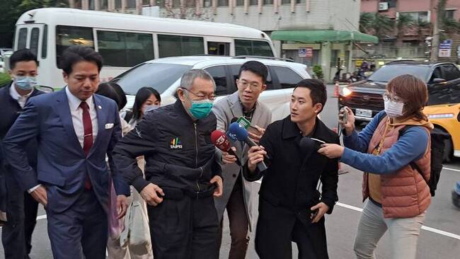 柯文哲交保後赴新竹探病父 邱臣遠籲外界給空間 | 華視新聞