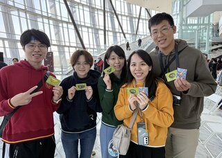 故宮南院慶開館送限量囍字文物徽章  遊客愛不釋手