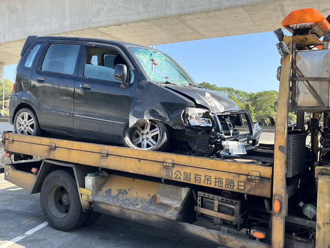 男疑情緒差開車撞倒2騎士肇逃  桃園警攔捕送辦 | 華視新聞