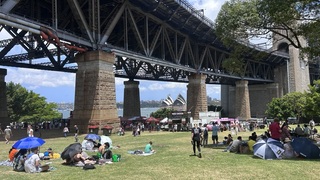 雪梨跨年煙火秀規模盛況空前  人潮提前卡位