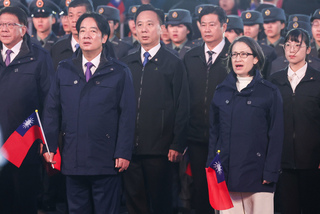 元旦升旗傳遞MIT精神 賴總統與民眾齊唱國歌迎新年