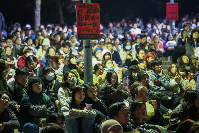 台灣人哭泣迎新年 捷克媒體：全球最奇特慶祝方式 | 華視新聞