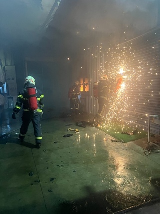 大城鄉螺絲工廠火警 5移工救火時疑吸入濃煙拒送醫