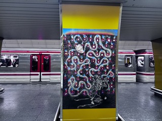 烏克蘭兒童繪畫「地下花園」捷克展出 戰火下見希望