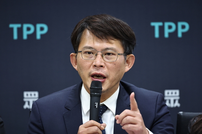 柯文哲再遭羈押禁見 黃國昌號召1/11司法節上街頭 | 華視新聞