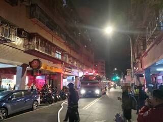 新北鶯歌民宅火警  1男子命危送醫