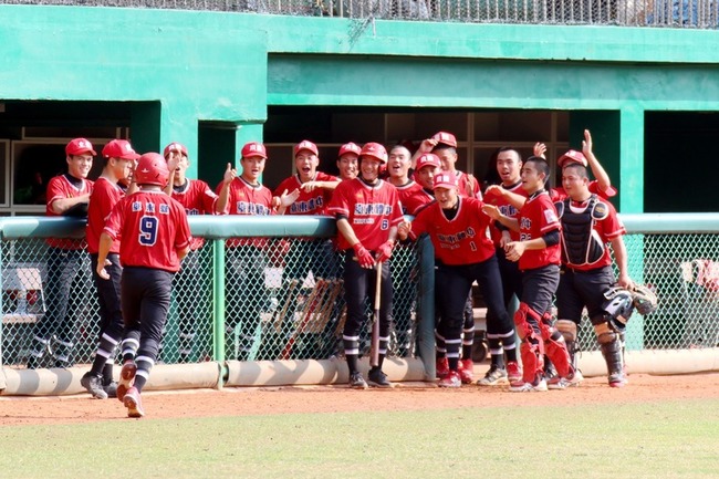 李育朋、陳世展聯手壓制高苑 木棒聯賽東體2連勝 | 華視新聞