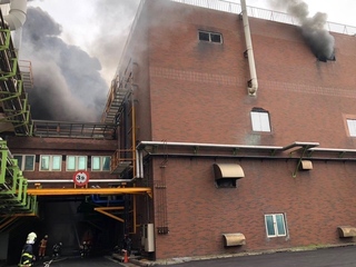 桃園觀音工廠火警  疑有危險物品消防人員搶救