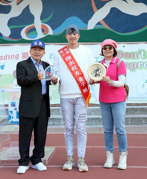 返母校鼓勵學弟妹 12強黃子鵬:每人都可成台灣英雄