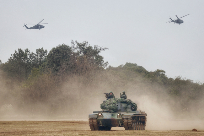 陸軍春節戰備演練 陸空協同戰力場面震撼 | 華視新聞