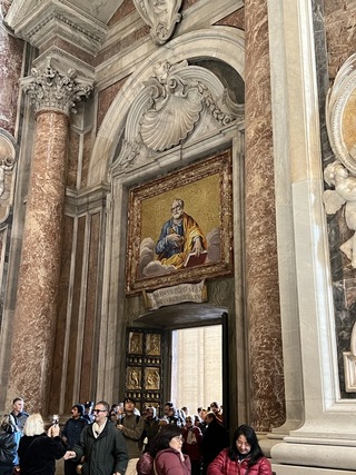 禧年朝聖客湧入梵蒂岡 已有逾50萬遊客通過聖門