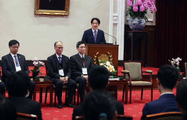 賴總統見數理奧林匹亞代表  勉青年逐夢不忘談民主 | 華視新聞