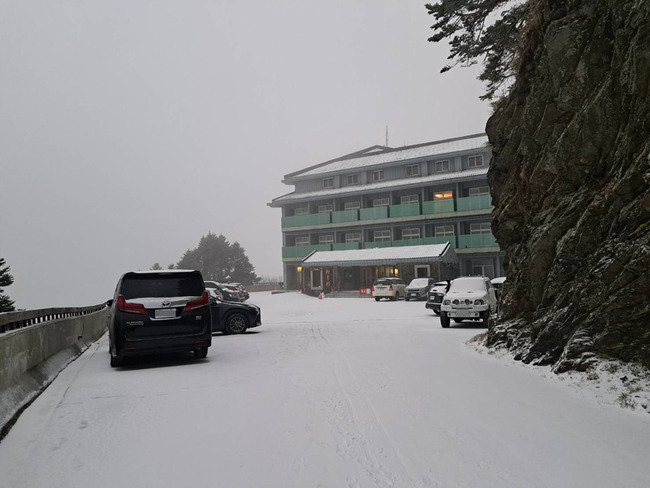 強烈大陸冷氣團發威搭配水氣 合歡山、玉山降雪 | 華視新聞