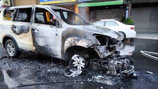 台中汽車衝對向車道撞機車起火 疑駕駛恍神釀禍