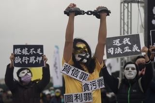 民眾黨司法節集會 黃國昌：不分黨派對綠色威權怒吼