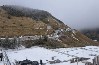 合歡山成冰凍雪國  台14甲翠峰至大禹嶺夜間封閉