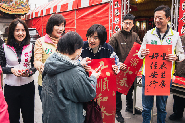 蘇巧慧與總統副總統聯名春聯 接雲寺放送受歡迎 | 華視新聞