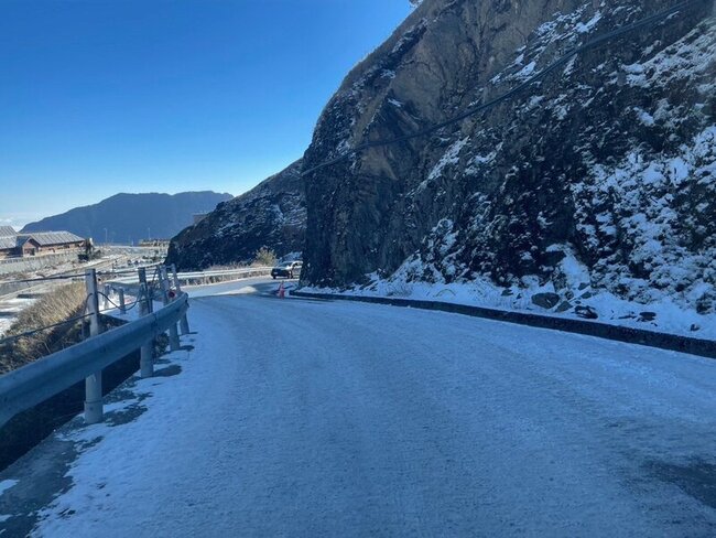 合歡山有殘雪路恐結冰 台14甲翠峰至大禹嶺夜封 | 華視新聞