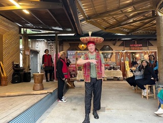 黃遠推廣家鄉台東嘉蘭村 邀父親黃仲崑同樂