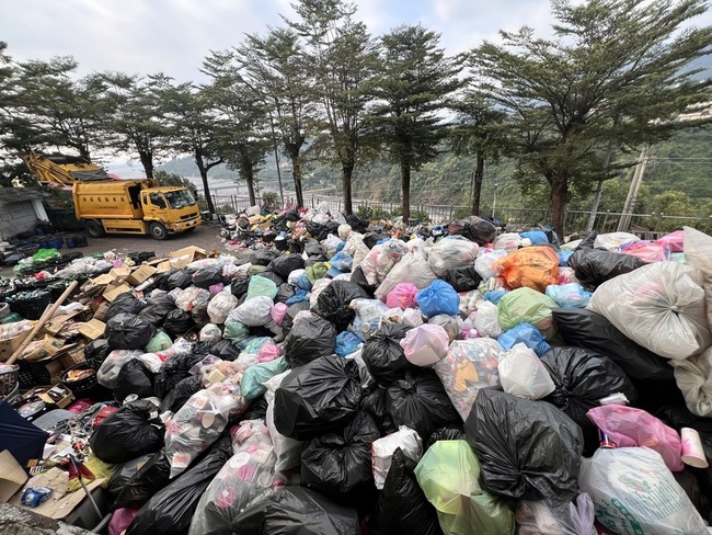 瑪家鄉資收處理量能不足堆小山 彭啓明視察允補助 | 華視新聞