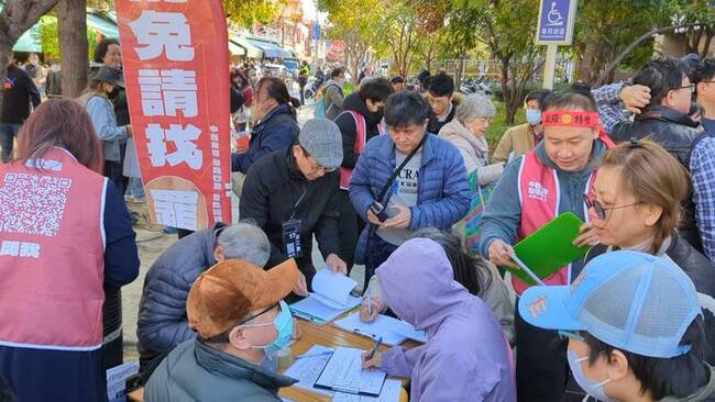 爭取人行道改善遭批收割  廖偉翔：持續推動建設 | 華視新聞