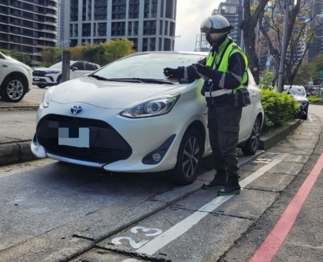 新北路邊停車春節暫停收費  觀光區除夕初一也免費 | 華視新聞