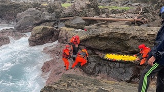 6旬男子石梯坪撿拾海菜落海  救起送醫不治