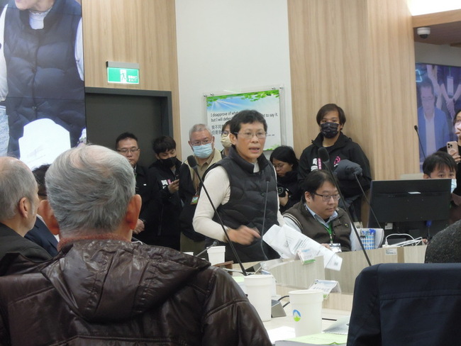 四接環評審議陳椒華不站發言台  旁聽民眾口角衝突 | 華視新聞