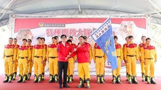 高雄特搜大隊成立 陳其邁授旗盼提高救災能量
