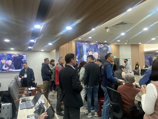 四接環評旁聽民眾拒離開 無法進入閉門會議 | 華視新聞